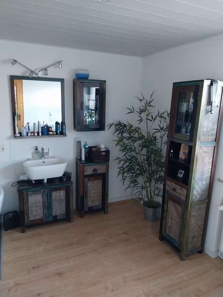 Immobilie in Denkendorf - Familienfreundliches großzügiges Haus mit Garten und Garagenanbau - Bild 3