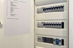 Hochwertig modernisiert, sehr gepflegt! 3-Familien-Wohnhaus mit Doppelgarage und Gewerbe-Halle. – Die vollständige Adresse der Immobilie erhältst du vom Anbieter., 73240 Wendlingen am Neckar – Vorschaubild 9