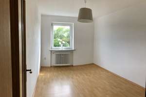 RESERVIERT Im begehrten Herrenbachviertel:  provisionsfrei 4-Zimmer-Wohnung mit Balkon – Herrenbachstraße 25c, 86161 Wolfram-und Herrenbachviertel, Augsburg – Vorschaubild 9