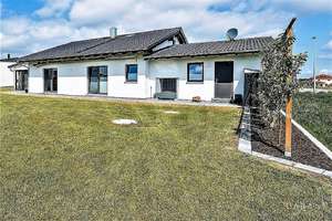 Exklusiver, neuwertiger und energieeffizenter Bungalow mit hochwertiger Ausstattung in Mamming – Die vollständige Adresse der Immobilie erhältst du vom Anbieter., 94437 Mamming – Vorschaubild 14