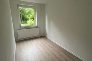 Frisch renovierte 3-Zimmer-Erdgeschosswohnung –  sofort bezugsfrei in Salzgitter-Thiede – Pappeldamm 8, 38239 Thiede, Salzgitter – Vorschaubild 3