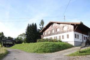 Bauernhaus mit zwei Einheiten, Garagen, Garten, Wirtschaftsraum, Weitblick, ruhige Lage - Altusried – Die vollständige Adresse der Immobilie erhältst du vom Anbieter., 87452 Altusried – Vorschaubild 12
