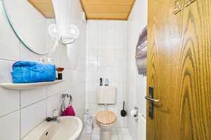 Gepflegtes Wohnhaus in guter Wohnlage
Südwest-Ausrichtung, Vollkeller und Garage – Düren (Kreis) – Vorschaubild 8