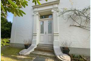 TOPZUSTAND: Repräsentative historische Stadtvilla mit Gästehaus u Pool auf einem parkartigen Areal ! – Die vollständige Adresse der Immobilie erhältst du vom Anbieter., 25813 Husum – Vorschaubild 2