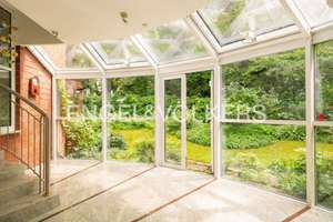 Exklusive Architektur mit weitläufiger Garten- und Teichlandschaft – Die vollständige Adresse der Immobilie erhältst du vom Anbieter., 63303 Dreieich – Vorschaubild 9
