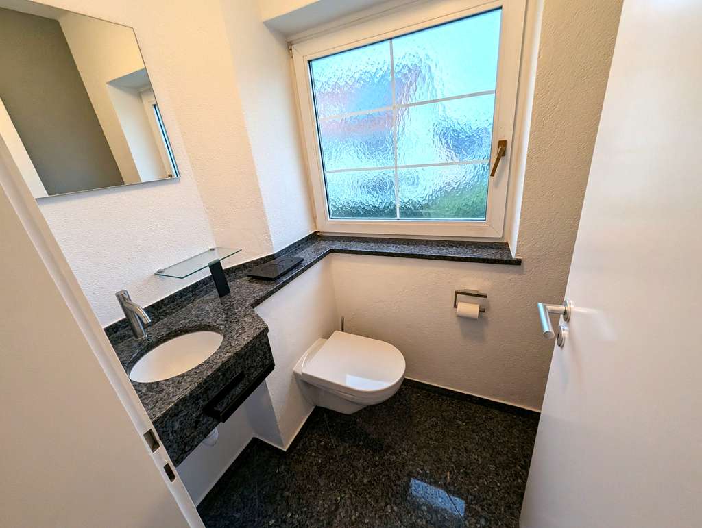 Immobilie in Dietenheim - sonnige 3,5 Zimmer inkl. Balkon*1 Garage + 2 PKW-Stellplätze bezugsfrei! - Bild 2