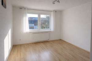 Schöne, helle 3-Zimmer-Dachgeschosswohnung mit Balkon & Gäste-WC in zentraler Lage – 3 Min. zum HBF  – Luisenstraße 25, 47799 Cracau, Krefeld – Vorschaubild 3