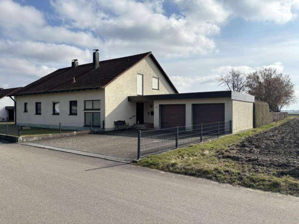 Immobilie in Schwenningen - Modernisiertes Einfamilienhaus mit Traumgarten in ruhiger Ortsrandlage  - Bild 0