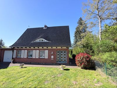 Idyllisches Zuhause mit Terrasse und Kamin