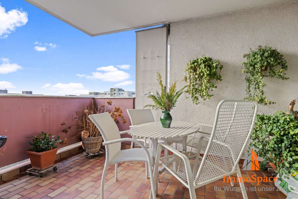 Immobilie in Germering - IMMOSPACE *** DER GEWINN LIEGT IM EINKAUF!  4 ZKB IN OBERSTER LAGE *** INKL. TG *** - Bild 2