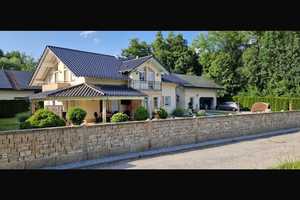 Attraktives Einfamilienhaus mit Pool, Doppelgarage, 30 kW/p PV-Anlage und Halle Nähe Plattling – Bergstraße 4, 94569 Deggendorf (Kreis) – Vorschaubild 1
