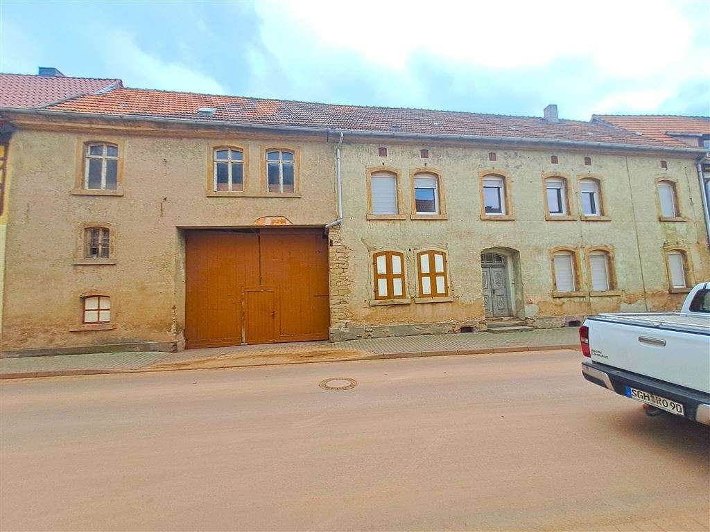 Zweifamilienhaus mit Ausbaupotential mitten in Wallhausen, Mansfeld Südharz Kreis – Bild 1