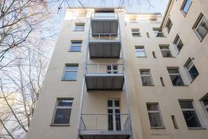 Erstattung der Erwerbsnebenkosten: Vermietete 3-Zimmerwohnung im Schöneberger Altbau mit Balkon – Goltzstraße 15, 10781 Schöneberg, Berlin – Vorschaubild 4