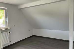 Charmantes Einfamilienhaus mit Einliegerwohnung, großer Garage und Garten – Die vollständige Adresse der Immobilie erhältst du vom Anbieter., 42859 Blumental, Remscheid – Vorschaubild 8