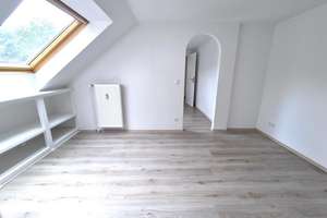 Ein Rückzugsort hoch oben – Dachwohnung mit Charme / A retreat up high – charming top-floor apartmen – Gartsträucherstraße 92, 47137 Untermeiderich, Duisburg – Vorschaubild 19