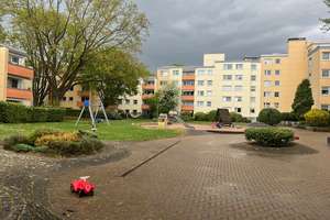 Attraktive 3,5-Zimmer-Wohnung mit Balkon, Klimaanlage & Tiefgarage in Köln-Weiden – Freiburger Str. 23, 50858 Weiden, Köln – Vorschaubild 3