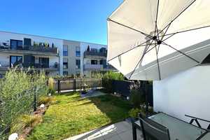 Modernes Reihenmittelhaus mit EBK, Garten & Tiefgaragen-Stellplatz  in Wiesbaden-Erbenheim – Wiesbaden – Vorschaubild 1