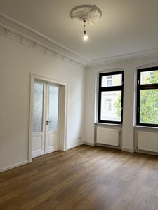 Erstbezug nach Renovierung:  Stilvolle 4-Zimmeraltbauwohnung mit besonderem Charme