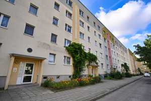 3-Zimmer-Wohnung mit Balkon und Aufzug – Karl-Jänecke-Straße 12, 39218 Salzlandkreis – Vorschaubild 2
