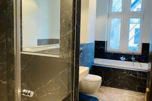 Sehr gut geschnittene und bezugsfreie 3 Zimmer Altbau Wohnung im Samariter-Viertel.