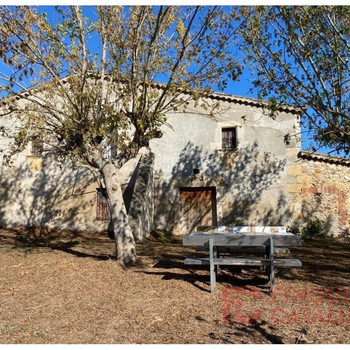 RUSTIKALES HAUS AMB GRAN TERRENY ZU VERKAUFEN IN CASSÀ DE LA SELVA