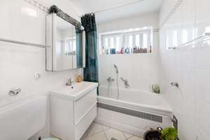 Attraktive 3-Zi-Whg. mit Balkon & Aufzug in München-Hadern – Die vollständige Adresse der Immobilie erhältst du vom Anbieter., 81375 Neuhadern, München – Vorschaubild 4
