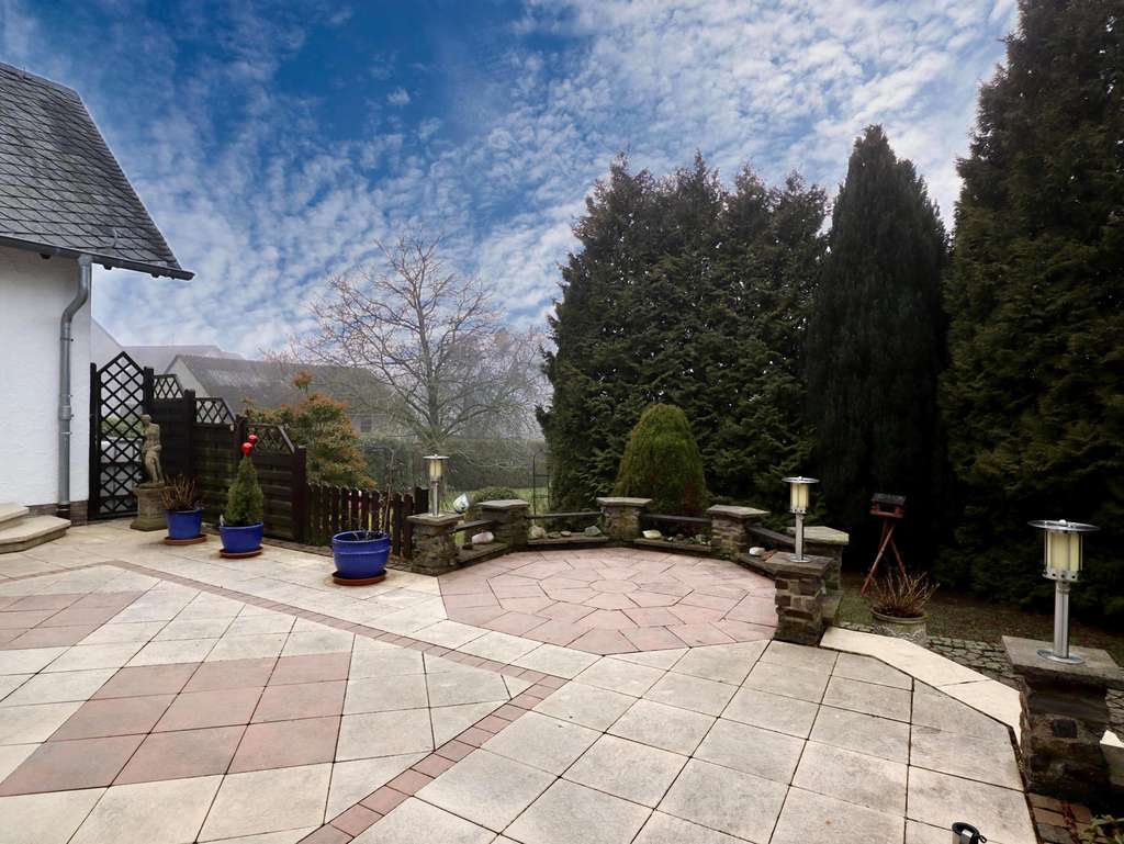 Immobilie in Peterswald-Löffelscheid - Gepflegtes und weitläufiges Einfamilienwohnhaus mit Doppelgarage und Bauplatz - Bild 4