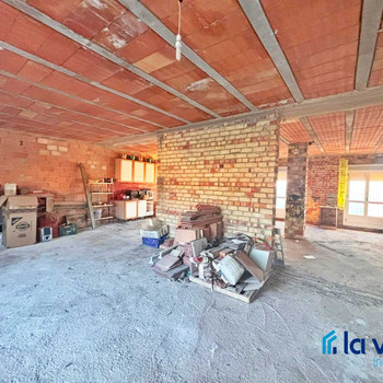https://www.inmobiliarialavina.es/inmueble/ref120626089-se-vende-piso-en-bruto-en-humilladero-malaga