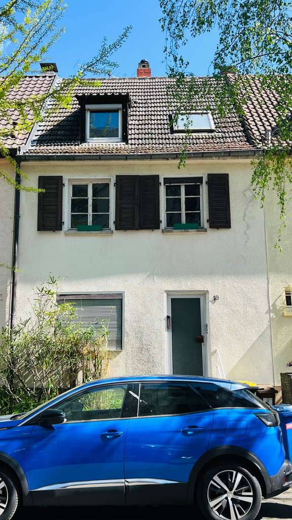Reihenmittelhaus mit Potential - Renovierungsbedürftig