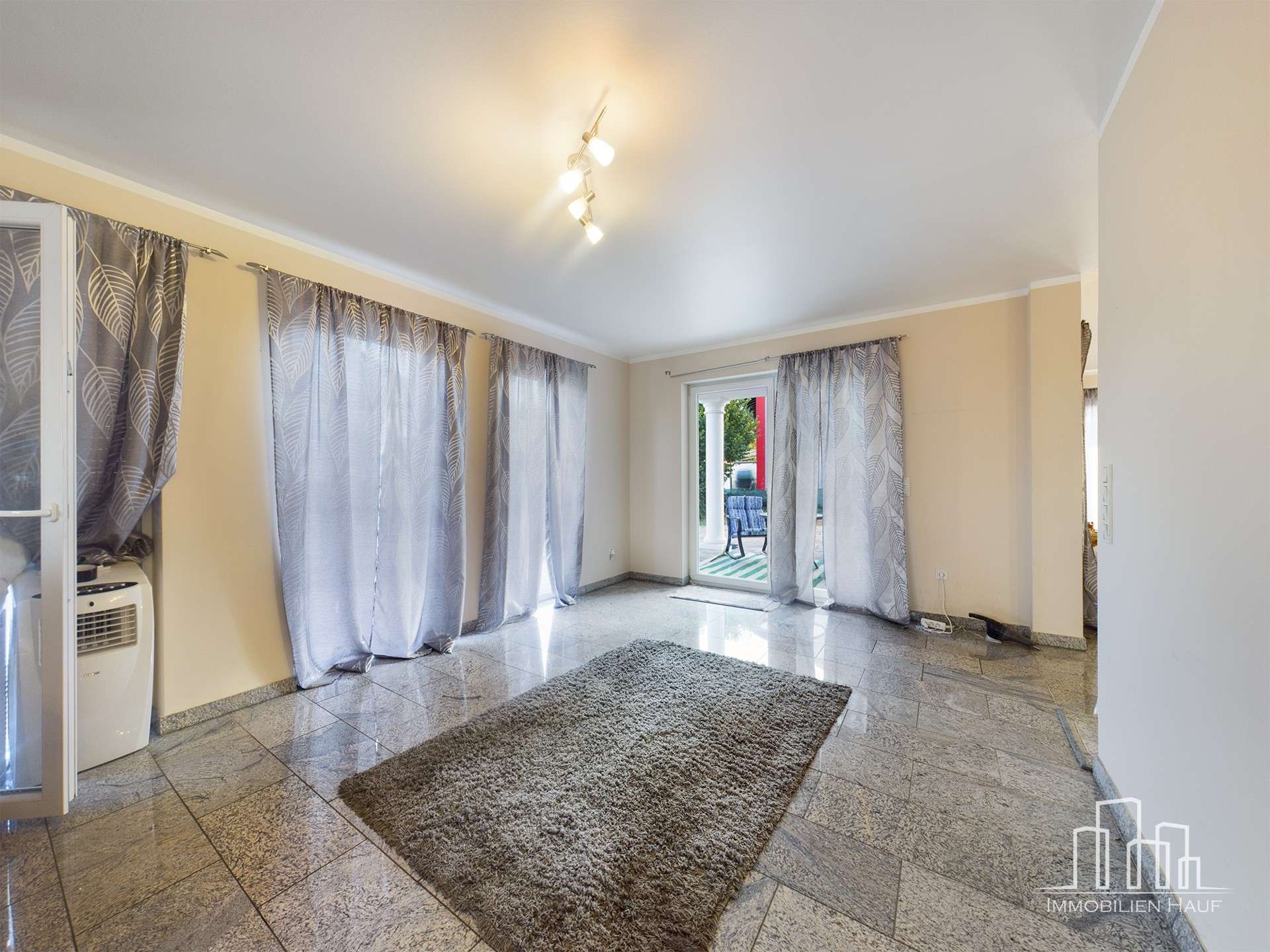 Immobilie in Weilerbach - Weilerbachs Wohnjuwel - Platz, Stil, Perspektive! - Bild 9