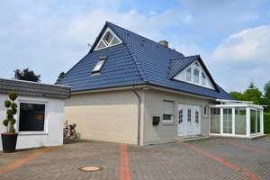 Attraktives Einfamilienhaus auf ruhigem Hintergrundstück mit großem Pool in begehrter Wohnlage! – Die vollständige Adresse der Immobilie erhältst du vom Anbieter., 26127 Dietrichsfeld, Oldenburg (Oldenburg) – Vorschaubild 1