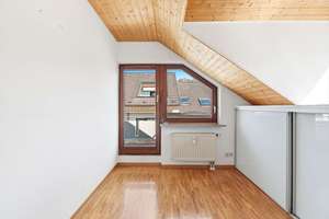 Viel Raum zum Wohlfühlen – 4-Zimmer-Dachgeschosswohnung mit Dachterrasse und Hobbyraum – 70569 Dachswald, Stuttgart – Vorschaubild 9