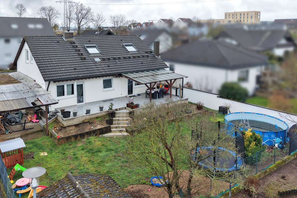 Immobilie in Graben-Neudorf - Familienglück in Toplage mit XXL-Garten & Mieteinnahmen im DG - Bild 0