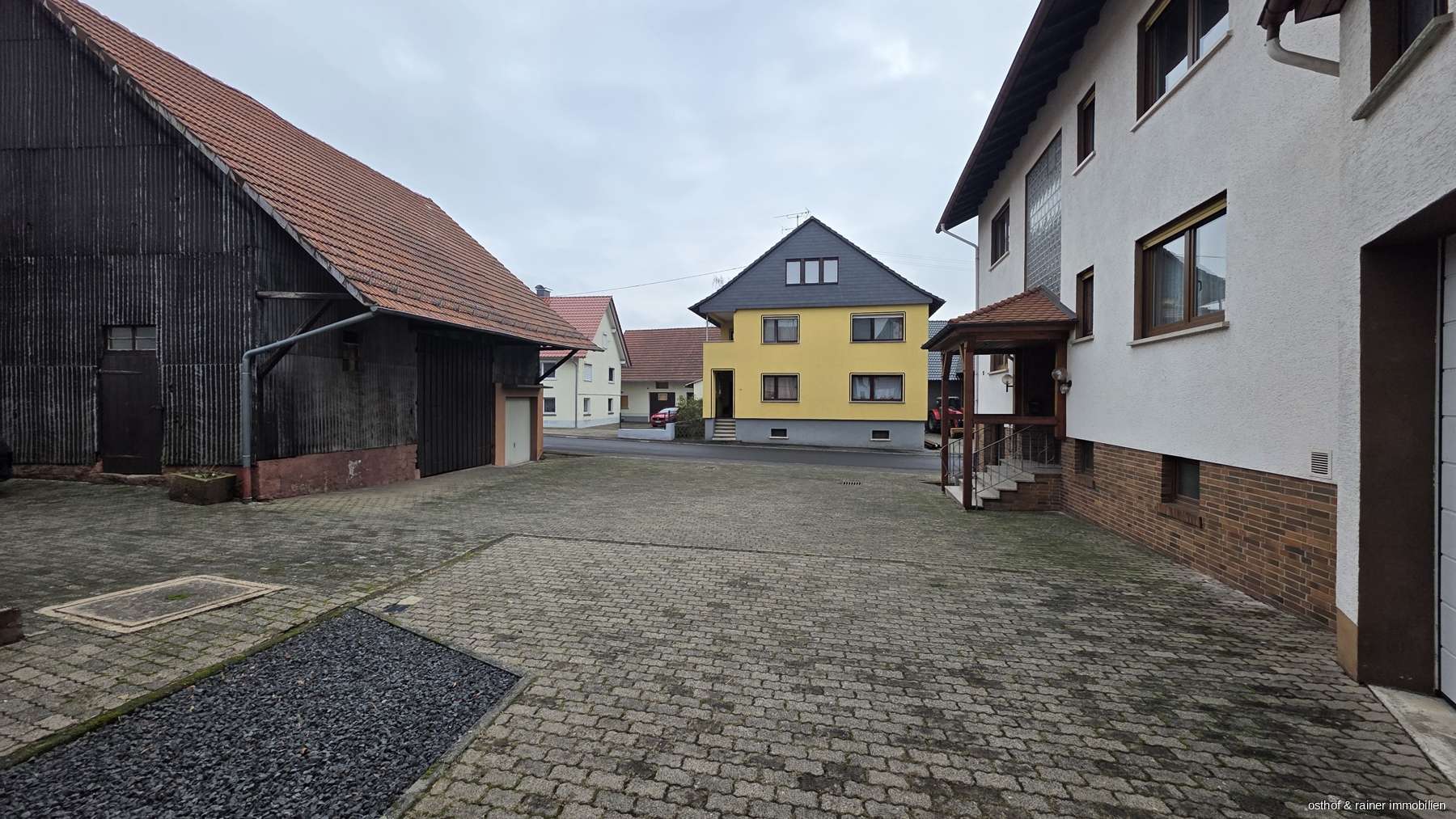 OSTHOF & RAINER IMMOBILIEN Mehrgenerationenhaus mit Großzügigkeit und Nebengebäude!, Main Kinzig Kreis – Bild 2