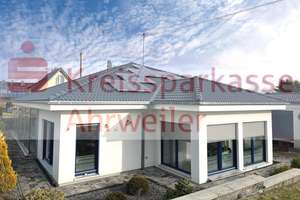 Exklusiver Neubau-Bungalow am Nürburgring – Die vollständige Adresse der Immobilie erhältst du vom Anbieter., 53520 Meuspath – Vorschaubild 1