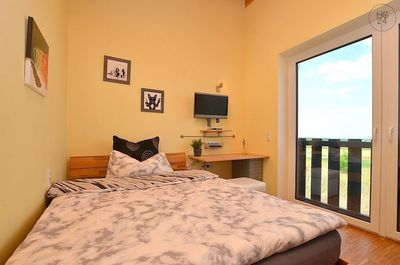 Hell möbliertes 1-Zimmerapartment mit Weitblick in Dingolshausen mit Lan+Wlan