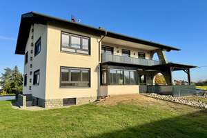 Erstbezug nach Sanierung: 3,5 Zi., Einbauküche, Terrasse, Stellplätze