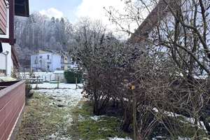 Der eigene Garten inklusive: Wohnung in Metten mit ca. 300 m² Freifläche, Garage & Stellplatz – Die vollständige Adresse der Immobilie erhältst du vom Anbieter., 94526 Metten – Vorschaubild 14