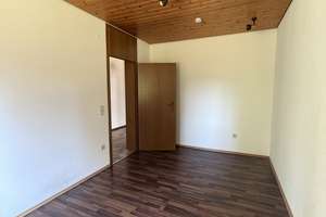 Großzügige 5-Zimmer-Splitlevel-Wohnung mit 153 m², Balkon, Garten und Kaminofen – Kirchweg 8, 75323 Bad Wildbad – Vorschaubild 20