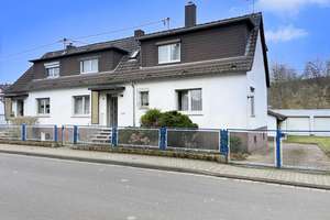 Freistehendes Doppelhaus m. 3 Garagen, Stellplätzen u. großem Grundstück – Die vollständige Adresse der Immobilie erhältst du vom Anbieter., 56566 Neuwied – Vorschaubild 2