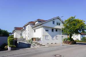Attraktive 2-Zimmer-Dachgeschosswohnung mit Balkon und Stellplatz in begehrter Lage von Leingarten – Die vollständige Adresse der Immobilie erhältst du vom Anbieter., 74211 Leingarten – Vorschaubild 2