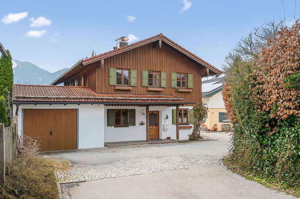 Immobilie in Lenggries - Exclusives Landhaus mit traumhaftem Bergblick - Bild 1