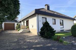 Ruhiges Wohnglück am Ende der Sackgasse: Ihr teilunterkellerter Bungalow-Traum in Unkel-Scheuren