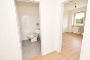 Renovierte 2-Zimmer-Wohnung mit großem Balkon & Aufzug in München-Trudering – sofort bezugsfrei – Wasserburger Landstraße 211, 81827 Waldtrudering, München – Vorschaubild 10