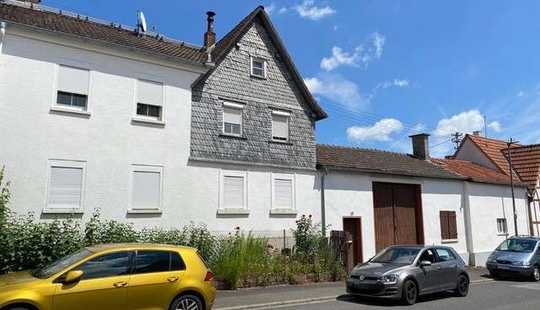 Bild von einmaliger historischer Dreiseitenhof in Naurod zur Sanierung mit Baugrundstück
