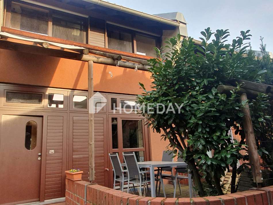 Haus - Vorderansicht mit...