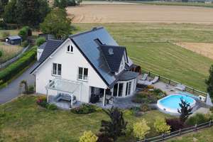 Wohnen wie im Urlaub:
Attraktives Einfamilienhaus mit Pool in Feldrandlage von Welver-Recklingsen!