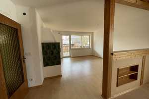 Geräumiges Zweifamilienhaus mit Südbalkon, Garage und schönem Garten! – Tirschenreuth (Kreis) – Vorschaubild 8