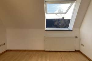 TOP gemütliche 1 ZKDB Wohnung im Dachgeschoß in zentraler, aber ruhiger Lage direkt an der FH – Lerchenfeldstraße 15, 47805 Dießem/Lehmheide, Krefeld – Vorschaubild 4