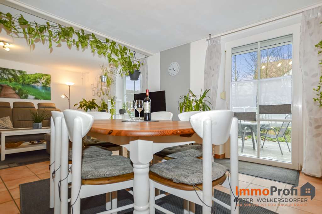 Immobilie in Wertingen - Sanierte Doppelhaushälfte mit PV-Anlage, Solarthermie, Doppelgarage & Aufstellpool in ruhiger Lage - Bild 3